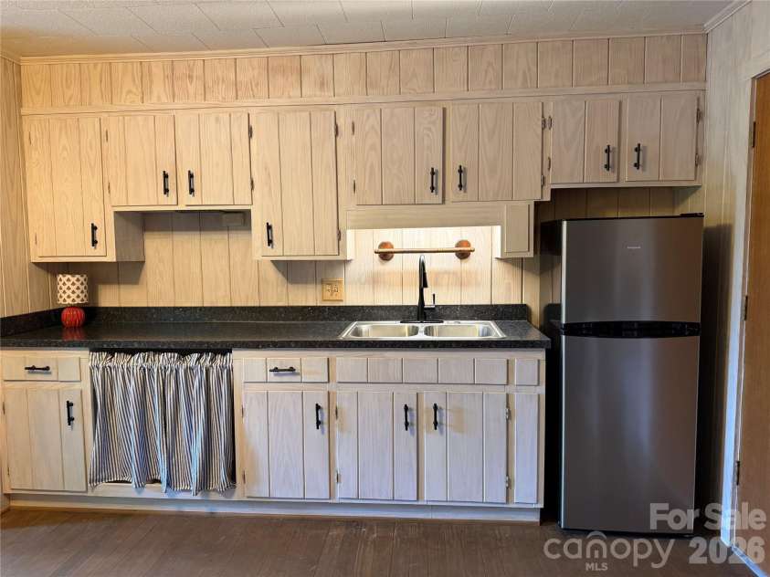 225 High Ridge Road, Little Switzerland, NC 28749.  MLS# CAR4392969, YatesRealty ID 31107. 