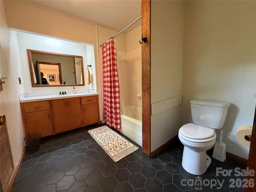 225 High Ridge Road, Little Switzerland, NC 28749.  MLS# CAR4392969, YatesRealty ID 31107. Primary Bathroom