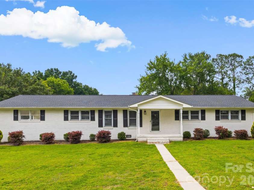 130 Briarwood Drive, Rock Hill, SC 29732.  MLS# CAR4392374, YatesRealty ID 31108. 