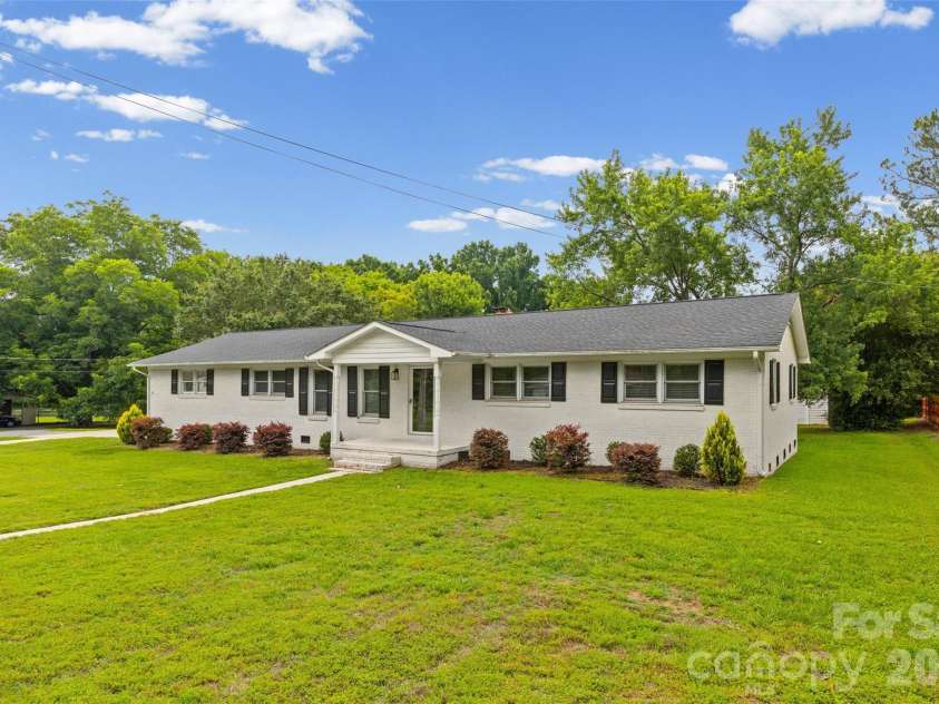 130 Briarwood Drive, Rock Hill, SC 29732.  MLS# CAR4392374, YatesRealty ID 31108. 