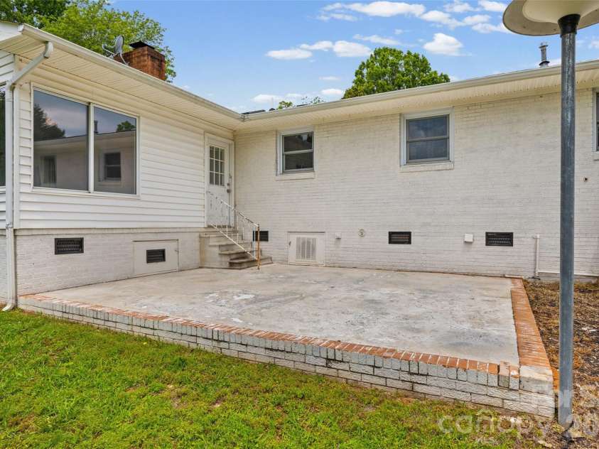 130 Briarwood Drive, Rock Hill, SC 29732.  MLS# CAR4392374, YatesRealty ID 31108. 