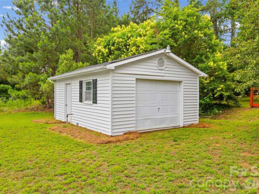 130 Briarwood Drive, Rock Hill, SC 29732.  MLS# CAR4392374, YatesRealty ID 31108. 
