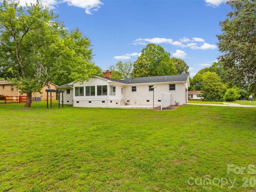 130 Briarwood Drive, Rock Hill, SC 29732.  MLS# CAR4392374, YatesRealty ID 31108. 