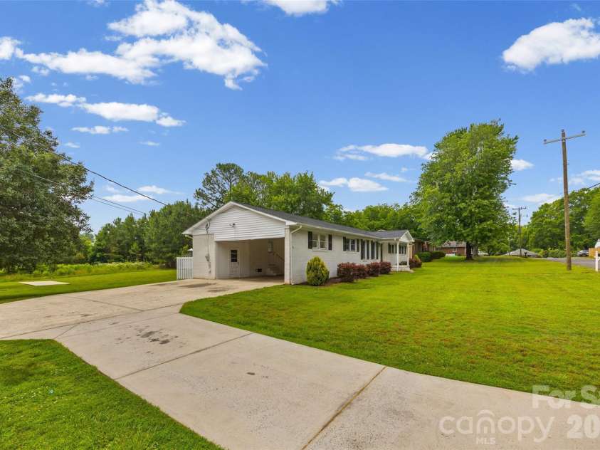 130 Briarwood Drive, Rock Hill, SC 29732.  MLS# CAR4392374, YatesRealty ID 31108. 