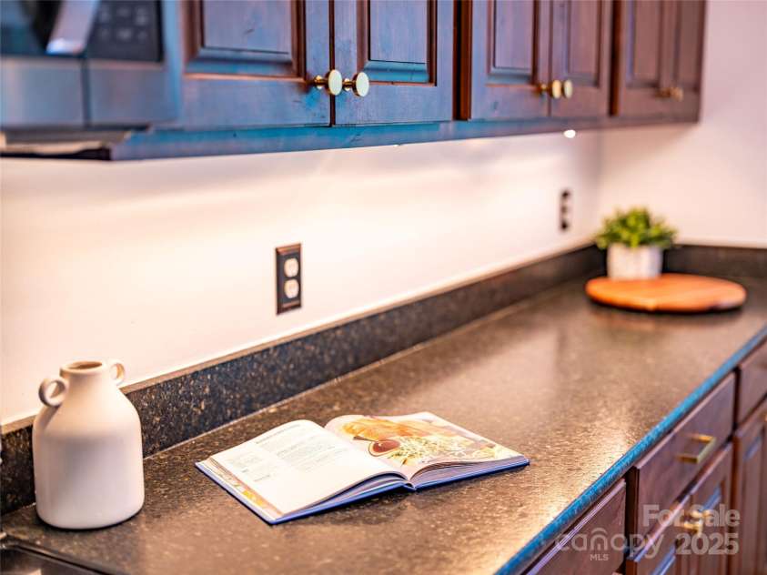 45 Heather Mist Drive, Weaverville, NC 28787.  MLS# CAR4282171, YatesRealty ID 31108. 