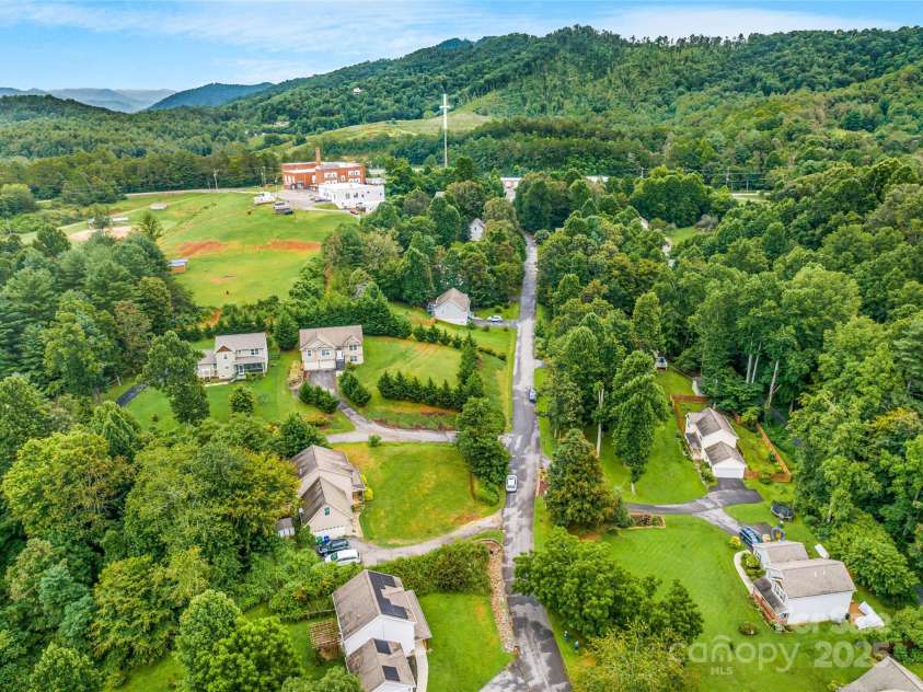 45 Heather Mist Drive, Weaverville, NC 28787.  MLS# CAR4282171, YatesRealty ID 31108. Located in a quiet cul de sac neighborhood