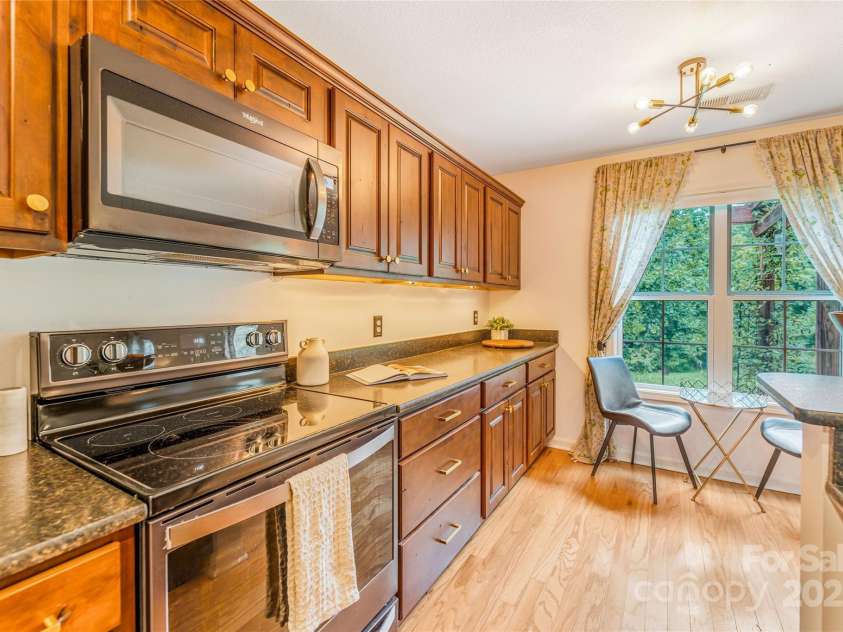 45 Heather Mist Drive, Weaverville, NC 28787.  MLS# CAR4282171, YatesRealty ID 31108. Lots of counter space!