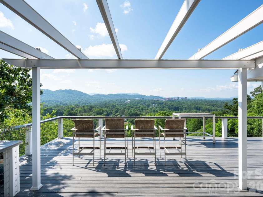 38 Lookout Road, Asheville, NC 28804.  MLS# CAR4387635, YatesRealty ID 31110. 