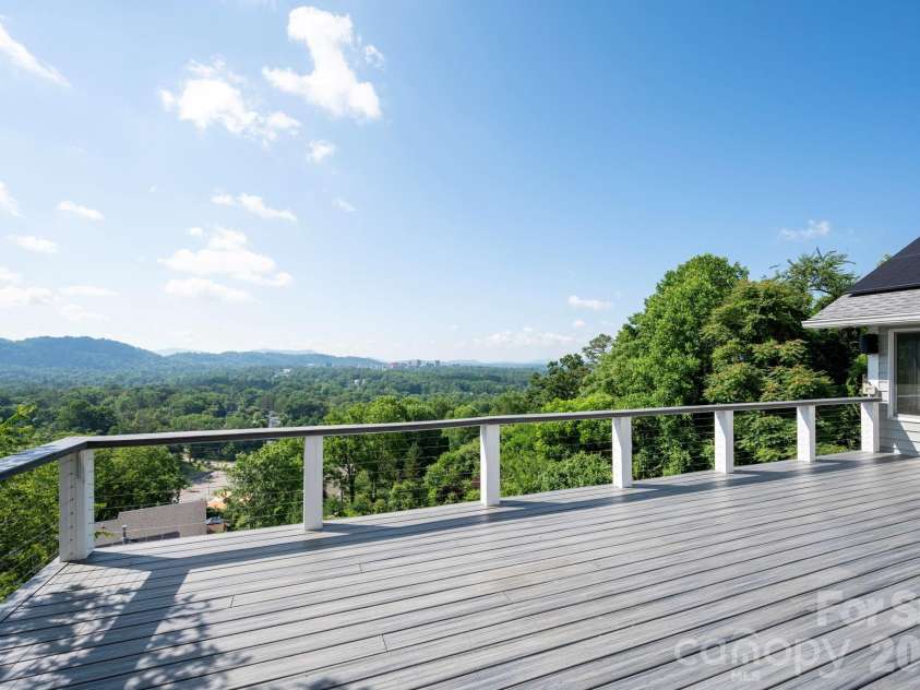 38 Lookout Road, Asheville, NC 28804.  MLS# CAR4387635, YatesRealty ID 31110. 