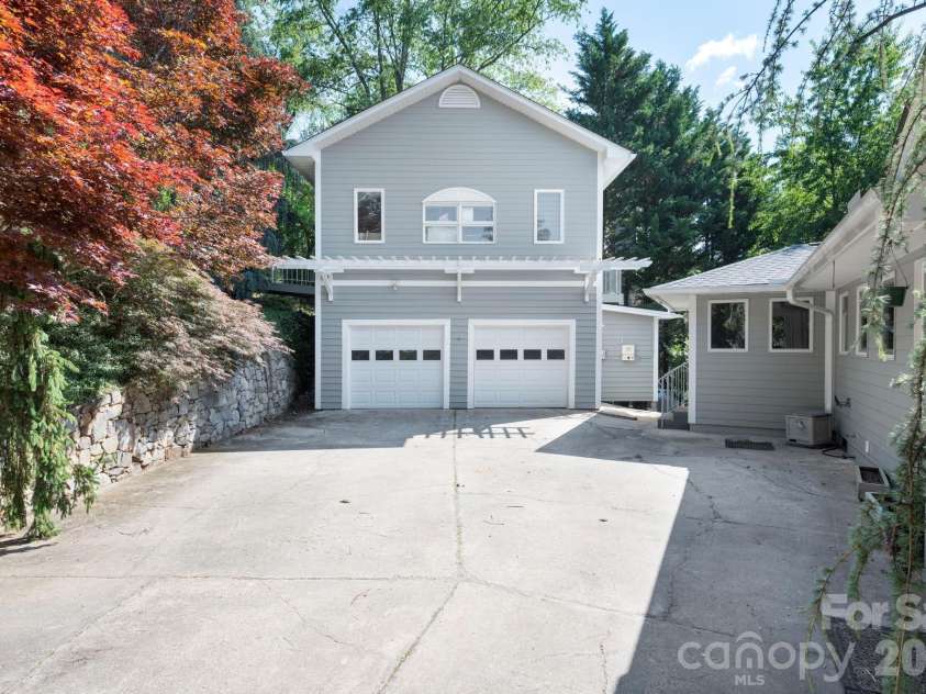 38 Lookout Road, Asheville, NC 28804.  MLS# CAR4387635, YatesRealty ID 31110. 