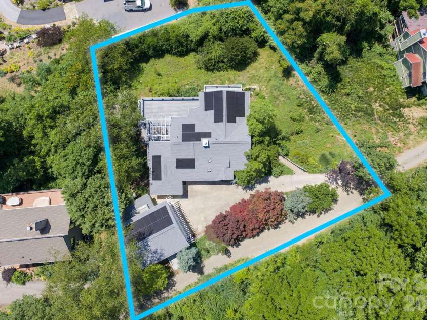 38 Lookout Road, Asheville, NC 28804.  MLS# CAR4387635, YatesRealty ID 31110. 