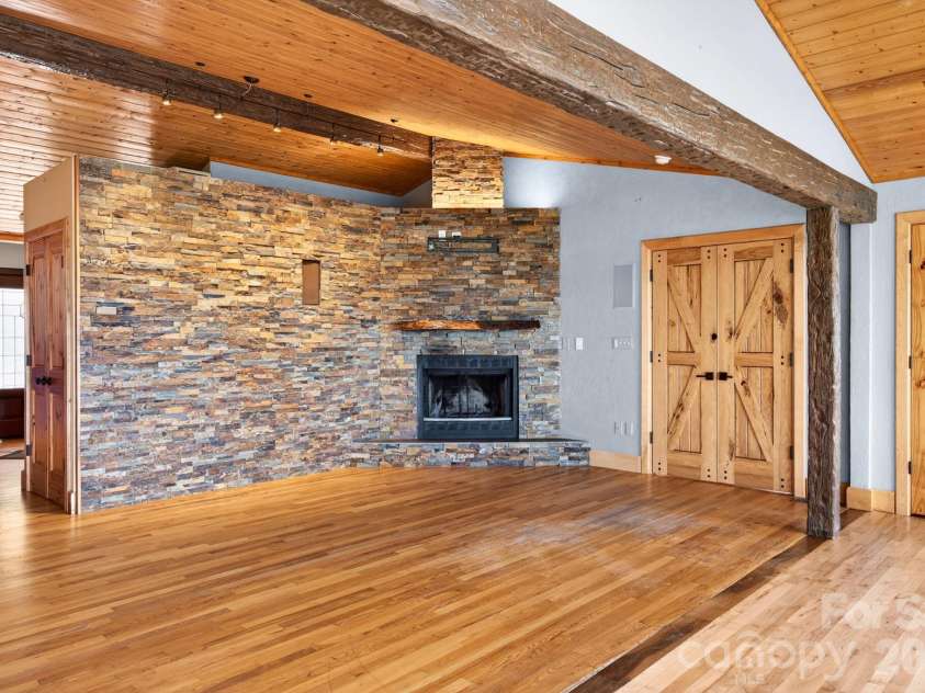 38 Lookout Road, Asheville, NC 28804.  MLS# CAR4387635, YatesRealty ID 31110. 