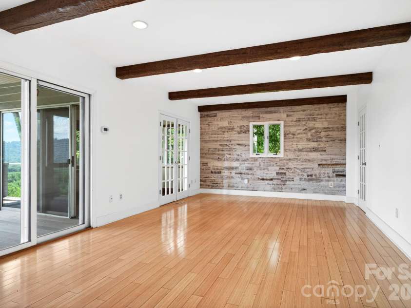 38 Lookout Road, Asheville, NC 28804.  MLS# CAR4387635, YatesRealty ID 31110. 