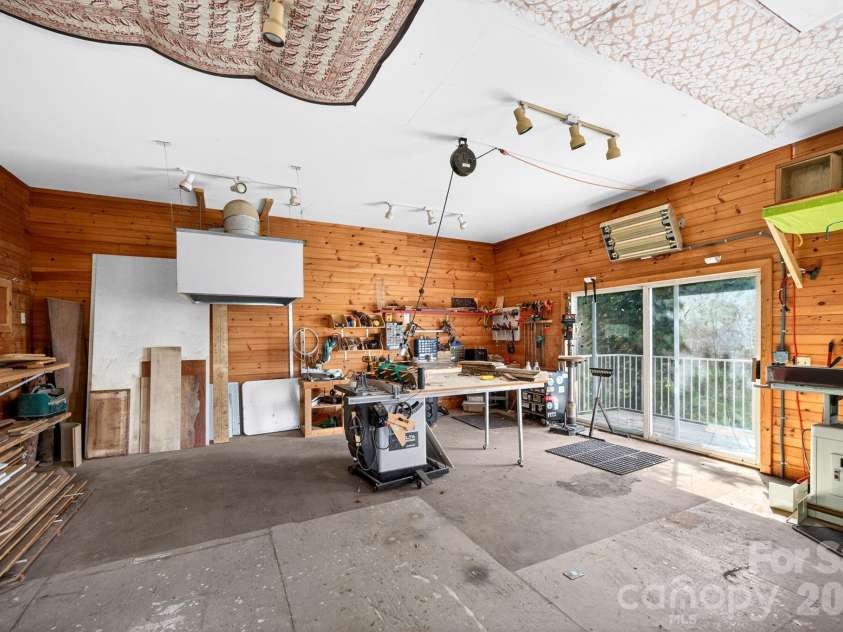 38 Lookout Road, Asheville, NC 28804.  MLS# CAR4387635, YatesRealty ID 31110. 