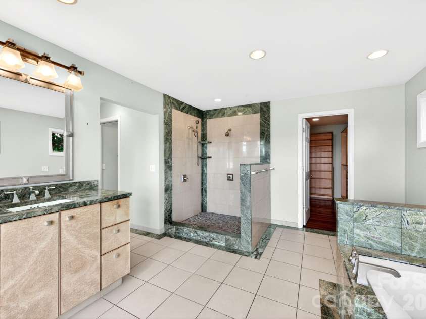 38 Lookout Road, Asheville, NC 28804.  MLS# CAR4387635, YatesRealty ID 31110. Primary Bath