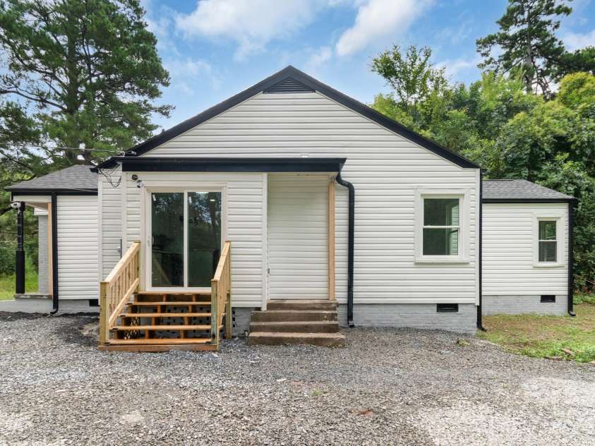 1171 Salisbury Street, Wadesboro, NC 28170.  MLS# CAR4276531, YatesRealty ID 31111. 