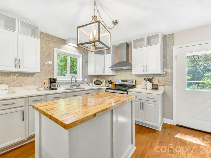 5917 Davis Road, Waxhaw, NC 28173.  MLS# CAR4390718, YatesRealty ID 31111. 