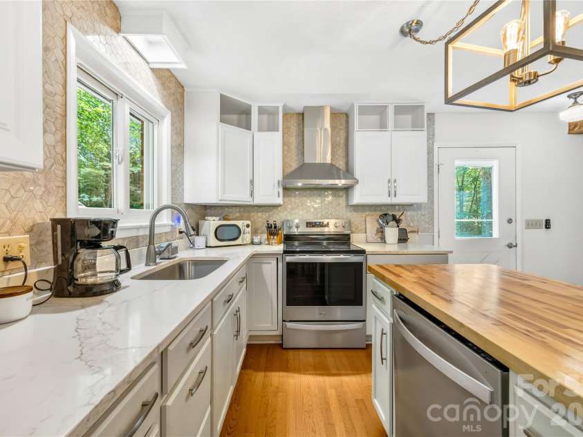 5917 Davis Road, Waxhaw, NC 28173.  MLS# CAR4390718, YatesRealty ID 31111. 