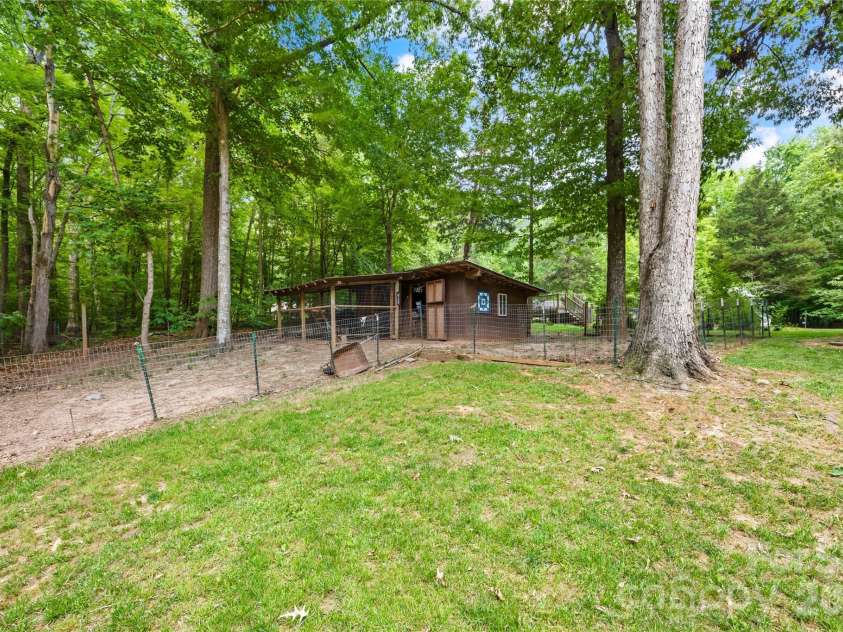 5917 Davis Road, Waxhaw, NC 28173.  MLS# CAR4390718, YatesRealty ID 31111. 