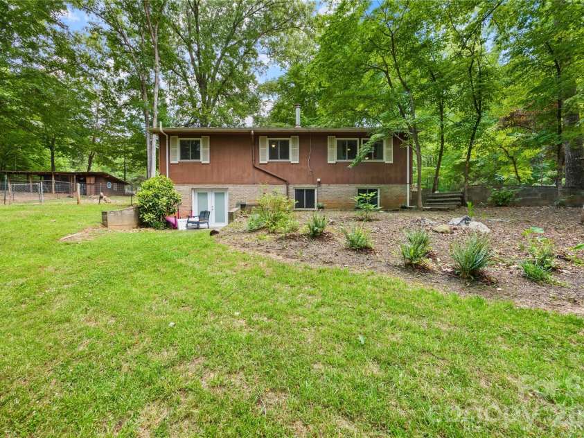 5917 Davis Road, Waxhaw, NC 28173.  MLS# CAR4390718, YatesRealty ID 31111. 