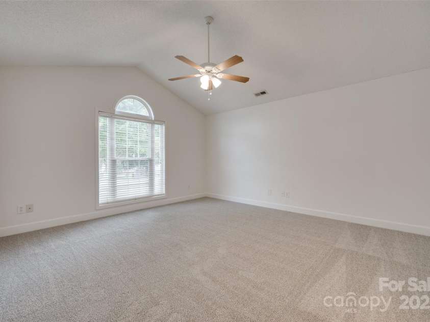 605 Summey Farm Drive, Dallas, NC 28034.  MLS# CAR4249509, YatesRealty ID 31112. 