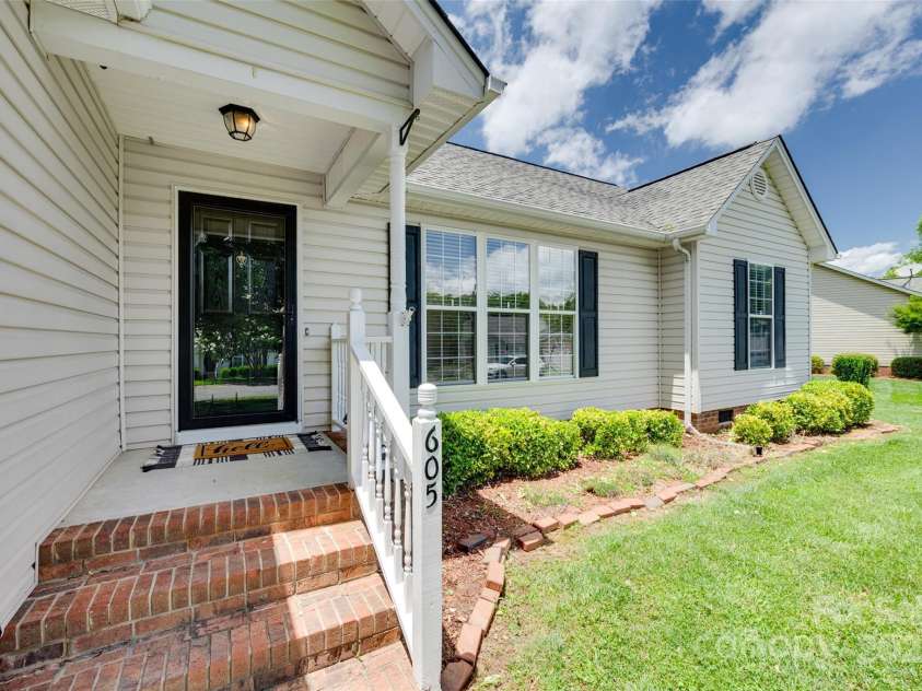 605 Summey Farm Drive, Dallas, NC 28034.  MLS# CAR4249509, YatesRealty ID 31112. Covered Porch