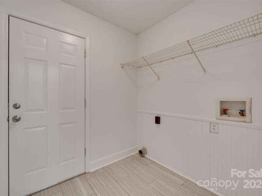 605 Summey Farm Drive, Dallas, NC 28034.  MLS# CAR4249509, YatesRealty ID 31112. Dedicated Laundry Room