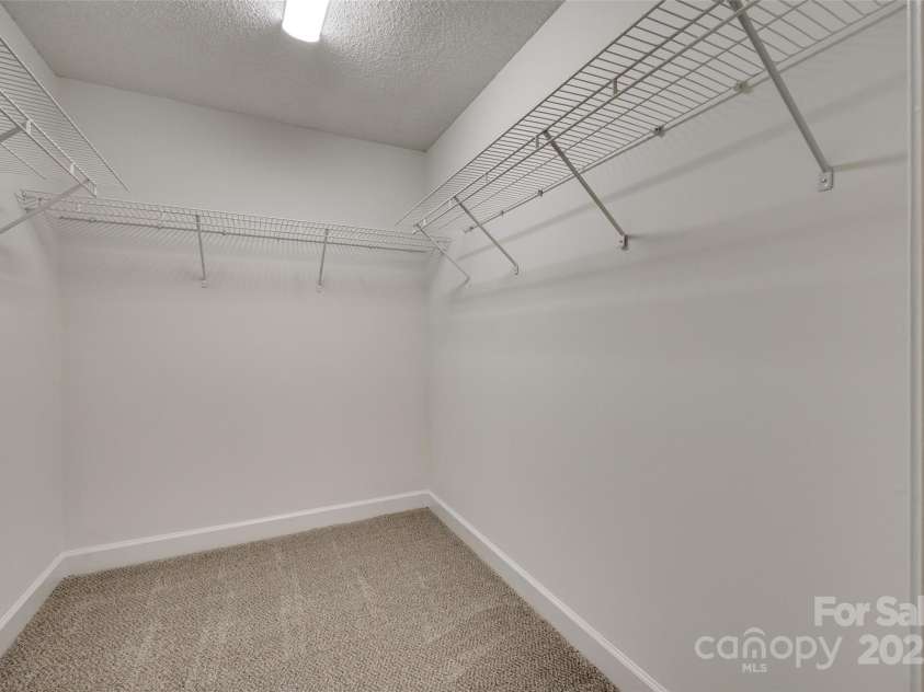 605 Summey Farm Drive, Dallas, NC 28034.  MLS# CAR4249509, YatesRealty ID 31112. Primary Walk-In Closet!