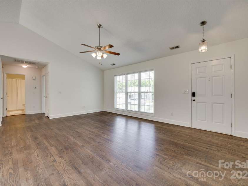 605 Summey Farm Drive, Dallas, NC 28034.  MLS# CAR4249509, YatesRealty ID 31112. Wood Floors & Plenty of Natural Light