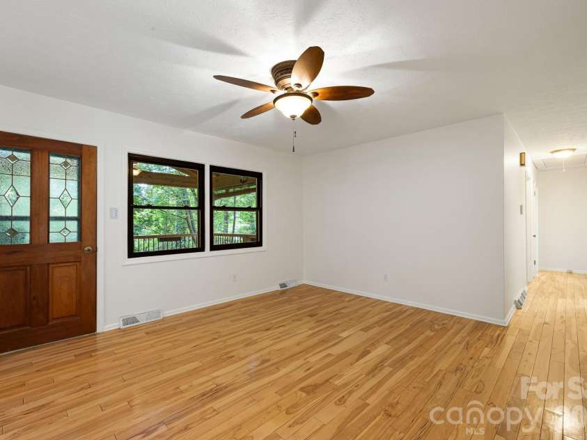 10 Botany View Court, Asheville, NC 28805.  MLS# CAR4394673, YatesRealty ID 31113. 