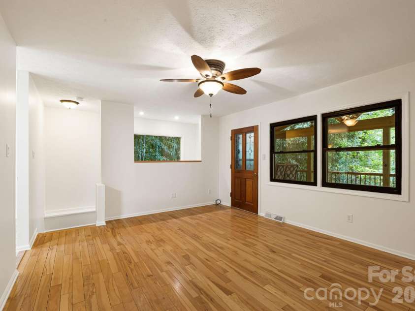 10 Botany View Court, Asheville, NC 28805.  MLS# CAR4394673, YatesRealty ID 31113. 