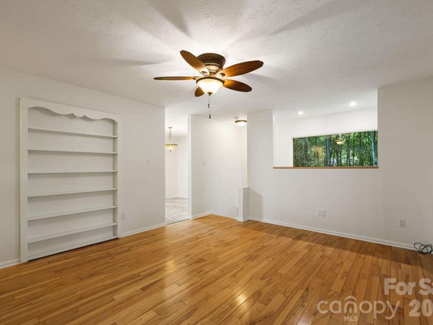 10 Botany View Court, Asheville, NC 28805.  MLS# CAR4394673, YatesRealty ID 31113. 