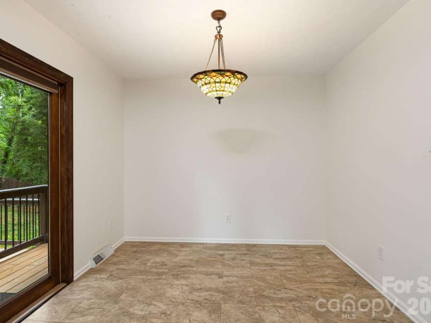 10 Botany View Court, Asheville, NC 28805.  MLS# CAR4394673, YatesRealty ID 31113. 