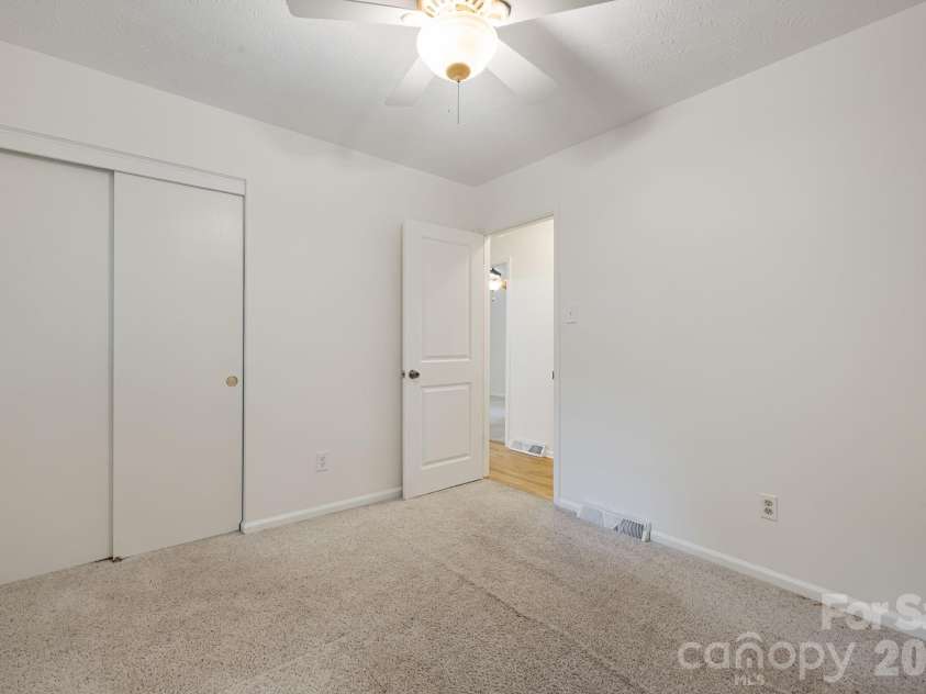 10 Botany View Court, Asheville, NC 28805.  MLS# CAR4394673, YatesRealty ID 31113. 