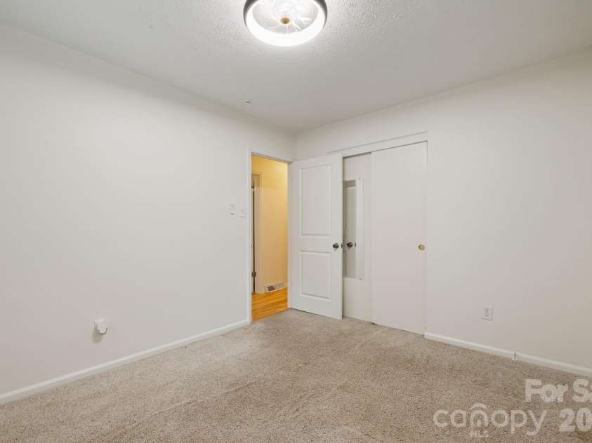 10 Botany View Court, Asheville, NC 28805.  MLS# CAR4394673, YatesRealty ID 31113. 
