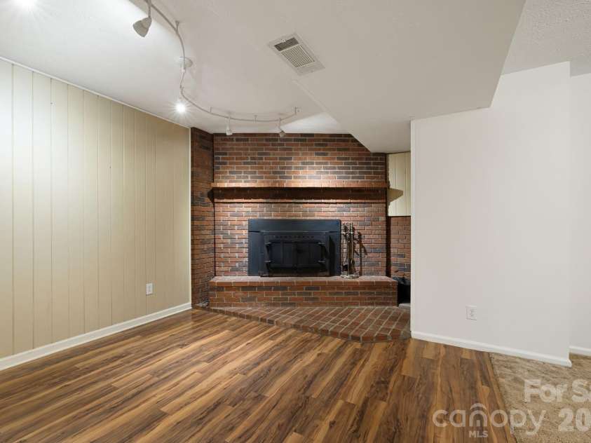 10 Botany View Court, Asheville, NC 28805.  MLS# CAR4394673, YatesRealty ID 31113. 