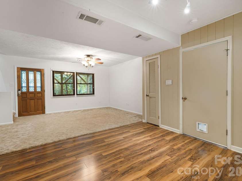10 Botany View Court, Asheville, NC 28805.  MLS# CAR4394673, YatesRealty ID 31113. 