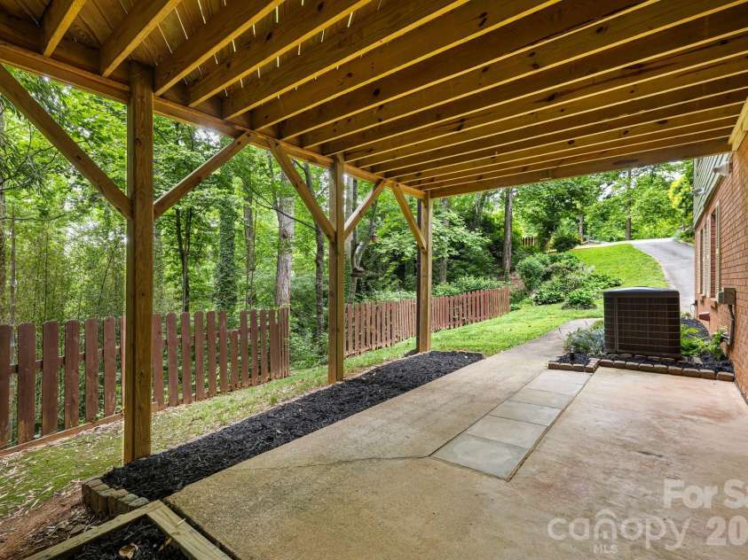 10 Botany View Court, Asheville, NC 28805.  MLS# CAR4394673, YatesRealty ID 31113. 