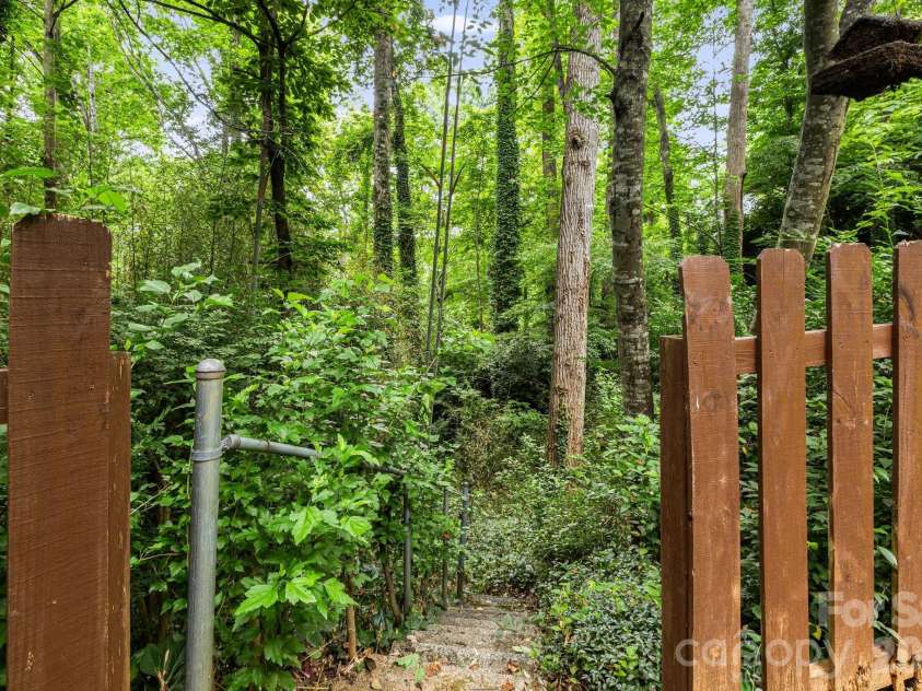 10 Botany View Court, Asheville, NC 28805.  MLS# CAR4394673, YatesRealty ID 31113. 