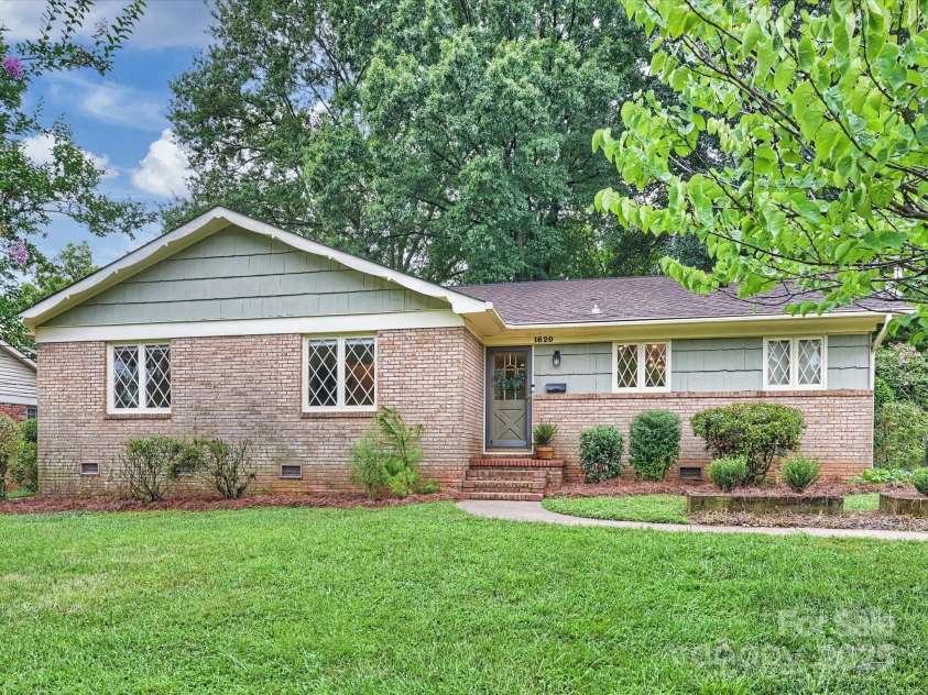 1620 Tamworth Drive, Charlotte, NC 28210.  MLS# CAR4290084, YatesRealty ID 31113. 