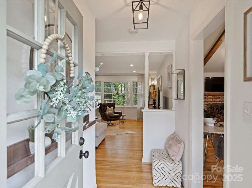 1620 Tamworth Drive, Charlotte, NC 28210.  MLS# CAR4290084, YatesRealty ID 31113. 