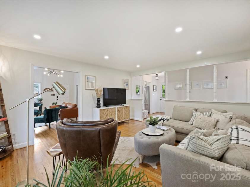 1620 Tamworth Drive, Charlotte, NC 28210.  MLS# CAR4290084, YatesRealty ID 31113. 
