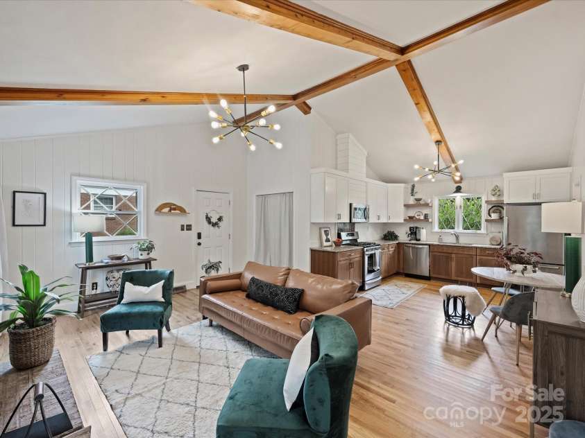 1620 Tamworth Drive, Charlotte, NC 28210.  MLS# CAR4290084, YatesRealty ID 31113. 