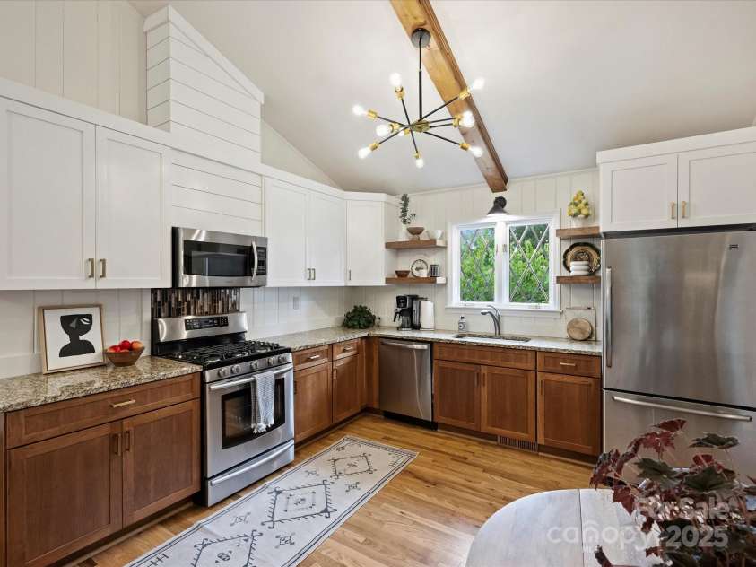 1620 Tamworth Drive, Charlotte, NC 28210.  MLS# CAR4290084, YatesRealty ID 31113. 
