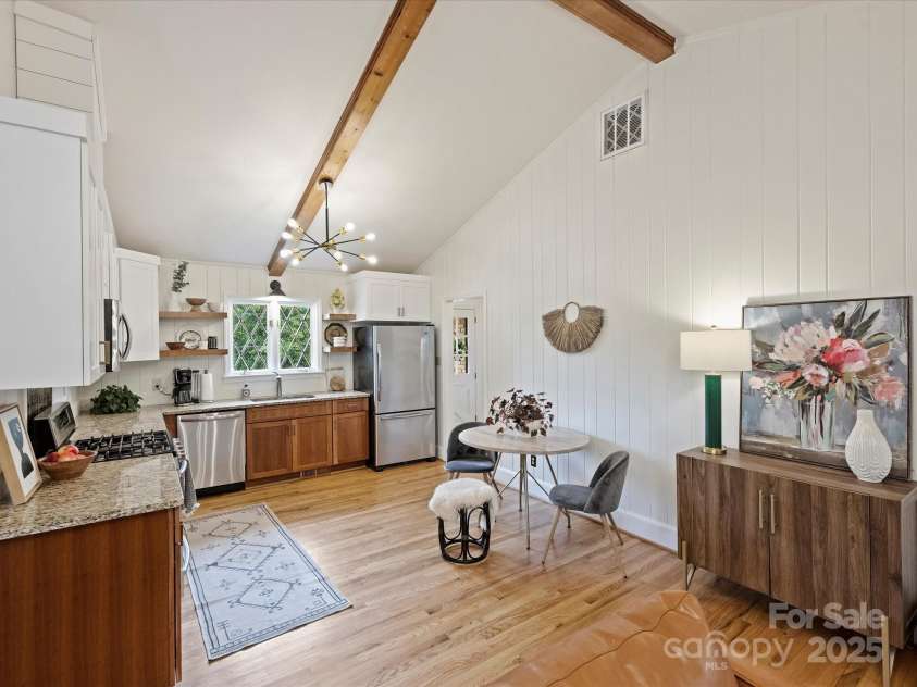 1620 Tamworth Drive, Charlotte, NC 28210.  MLS# CAR4290084, YatesRealty ID 31113. 