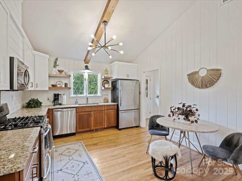 1620 Tamworth Drive, Charlotte, NC 28210.  MLS# CAR4290084, YatesRealty ID 31113. 