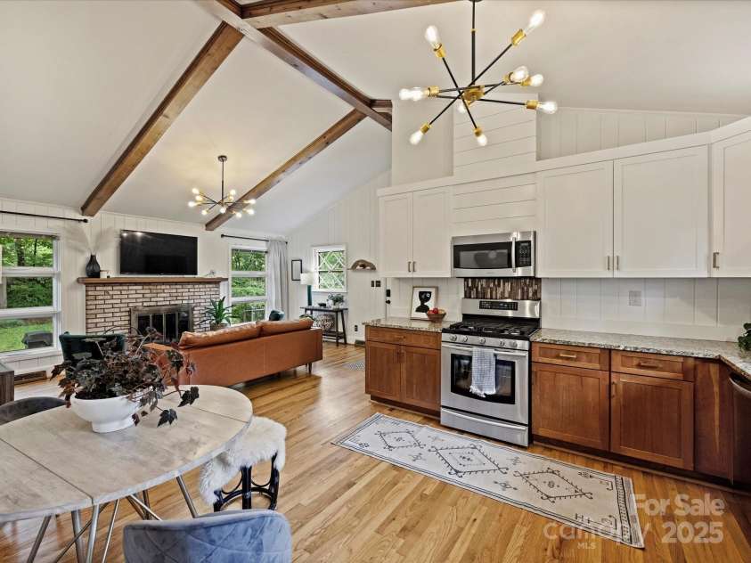 1620 Tamworth Drive, Charlotte, NC 28210.  MLS# CAR4290084, YatesRealty ID 31113. 
