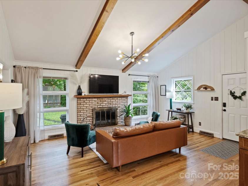 1620 Tamworth Drive, Charlotte, NC 28210.  MLS# CAR4290084, YatesRealty ID 31113. 
