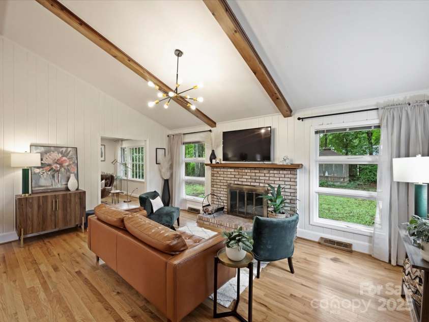 1620 Tamworth Drive, Charlotte, NC 28210.  MLS# CAR4290084, YatesRealty ID 31113. 