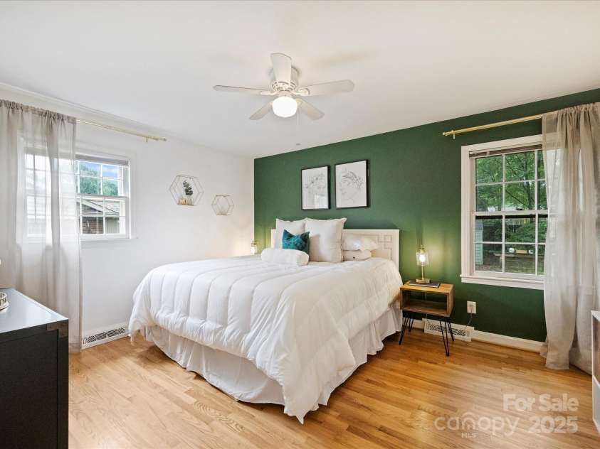 1620 Tamworth Drive, Charlotte, NC 28210.  MLS# CAR4290084, YatesRealty ID 31113. 